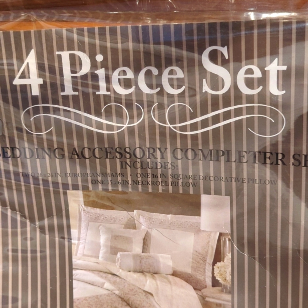 4Piece Bedding Accessory Completer Set  SALE SALE SALE Never Used Sun Sale